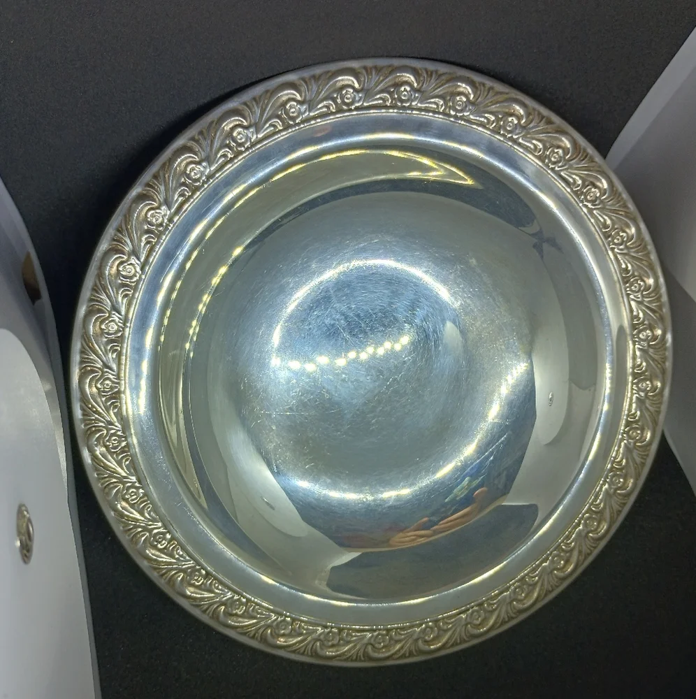 WM Rogers 748 Elegant Silverplated Nut Bowl 7.5